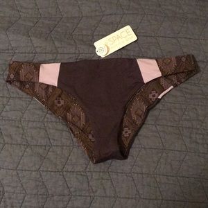 L space reversible swim bottoms